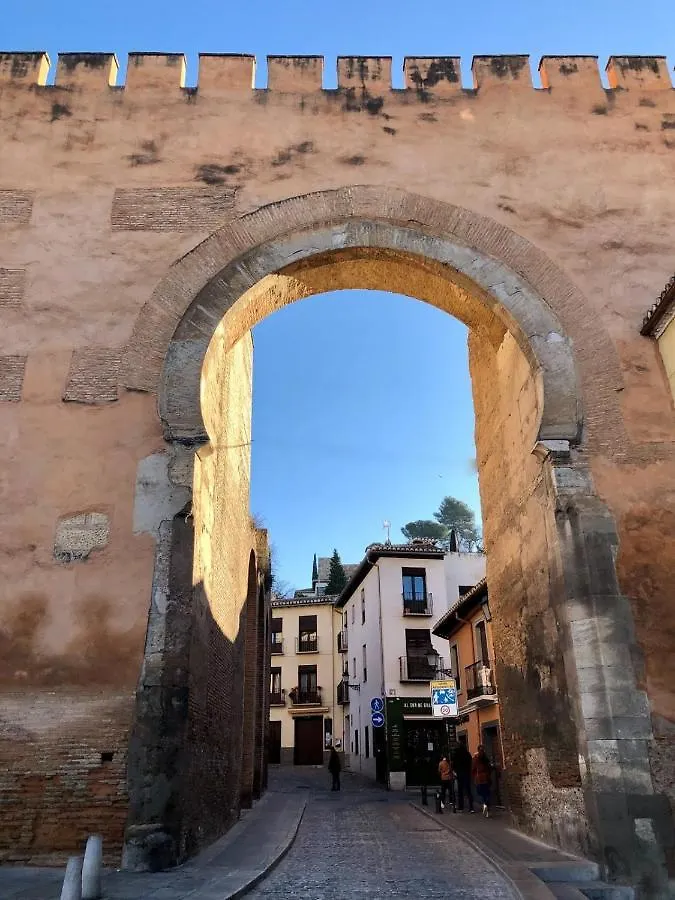 Sleep In Historic Puerta Elvira Apartment Granada