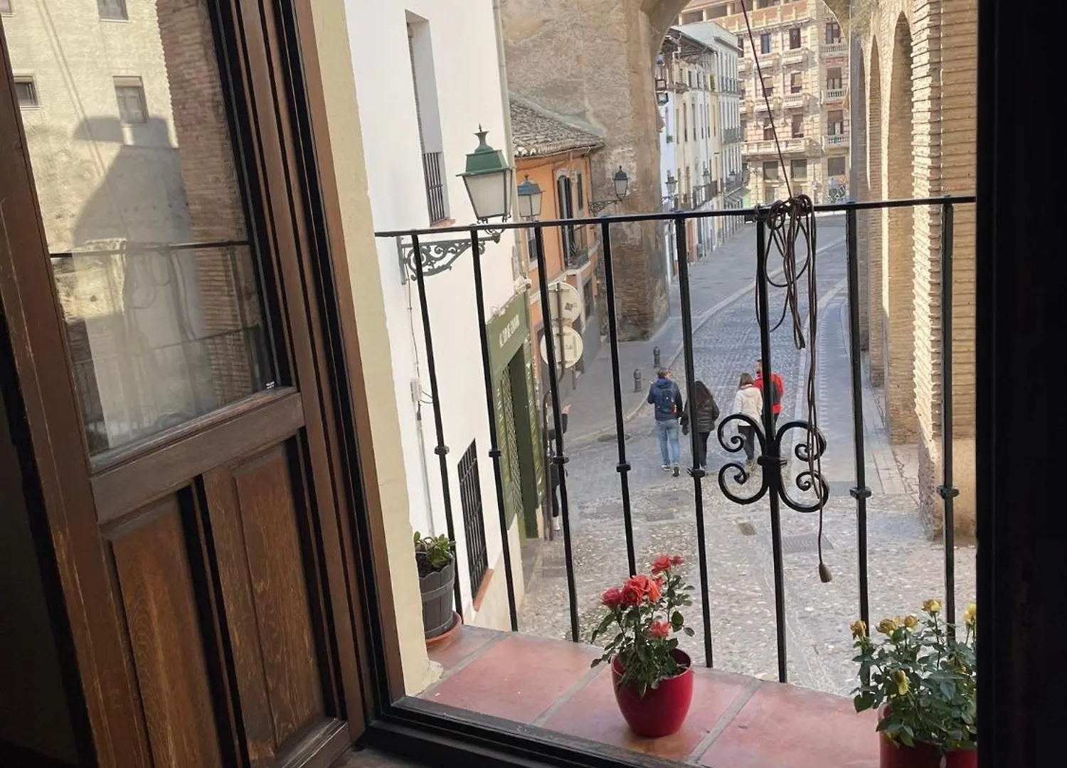 Sleep In Historic Puerta Elvira Apartment Granada